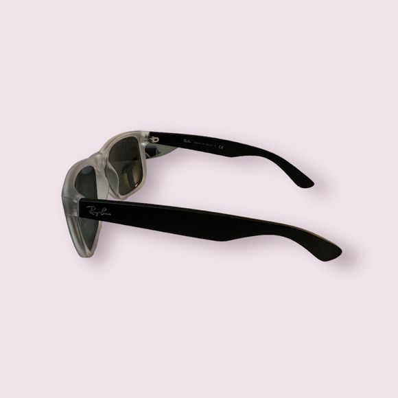 Ray-Ban RB4165 Justin Color Mix Sunglasses with Black Frame Grey-Black Lenses - Picture 4 of 9